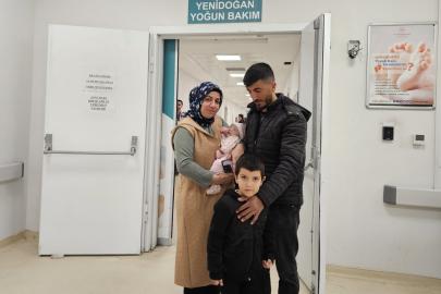 Anne karnında bağırsak delinmesi gelişen bebek, müdahale sonrası sağlığına kavuştu