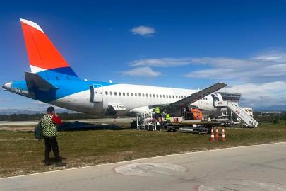Antalya'da 'sabıkalı' uçağın sökümüne başlandı