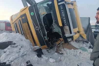Bitlis’te iki tır devrildi, 1 kişi yaralandı