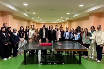 Bursa Mudanya'da masa tenisinde şampiyon Ahmet Rüştü Anadolu Lisesi