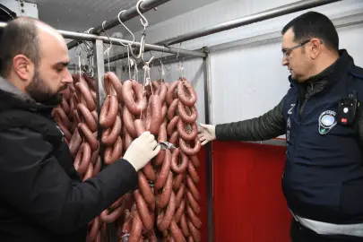 Bursa Osmangazi'de 700 kilo tehlikeli sucuğa zabıta müdahelesi