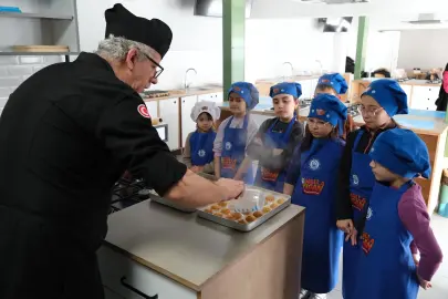 Bursa Yıldırım'da Ramazan tatlıları minik şeflerden