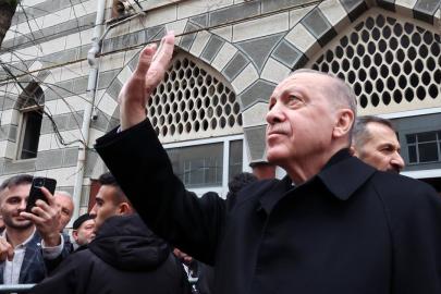 Cumhurbaşkanı Erdoğan, cuma namazını Merkez Sahil Camisi'nde kıldı