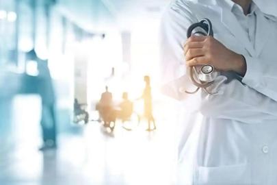 Duayen hekimlerden 14 Mart Tıp Bayramı mesajı: Genç doktorlar ülkelerine hizmet etmeli