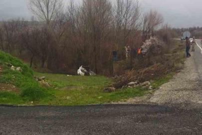 Elazığ’da otomobil dereye uçtu: 3 yaralı