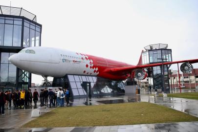 Emekli uçak 'bilim merkezi' olarak havacılık meraklılarını ağırlıyor