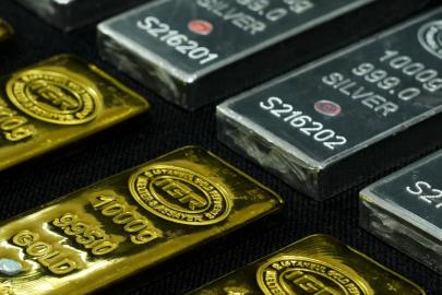 Emtia piyasalarında jeopolitik sarsıntı: Altın ve gümüşte sert düşüş