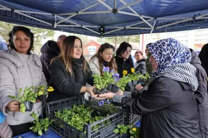 Eskişehir'de kabristan çiçekleri Büyükşehir'den