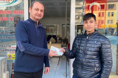 Esnafın yolda bulduğu para sahibine ulaştırıldı