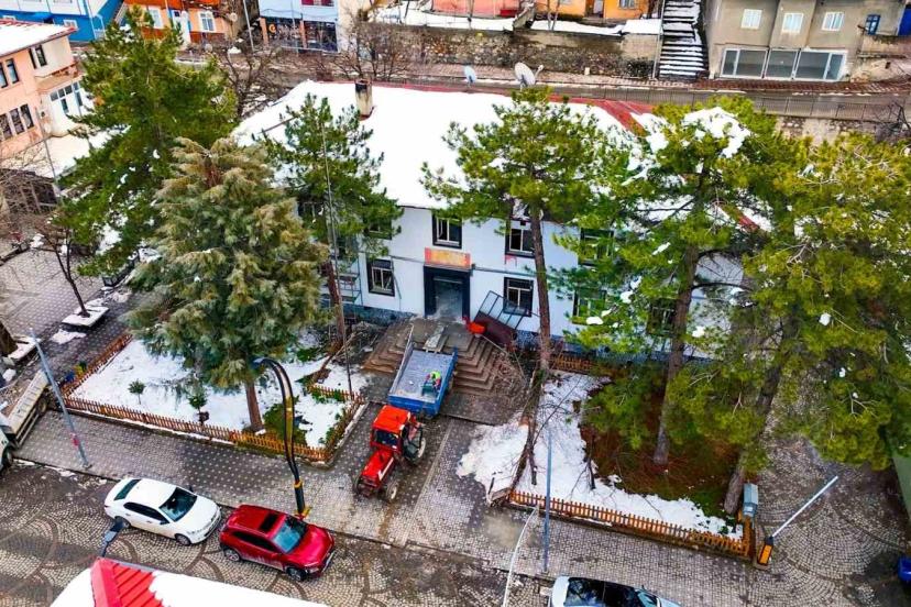 İliç’in tarihi taş binası restorasyonla yeniden hayat buluyor