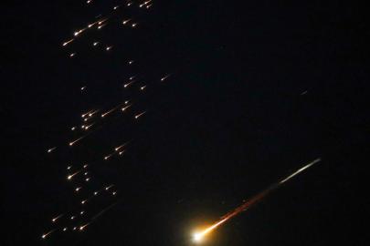 İran, ABDİsrail hedeflerine yeni füze ve İHA saldırısı düzenlediğini duyurdu