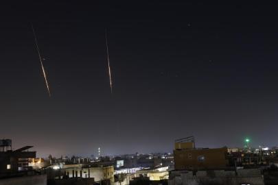 İran: İsrail ile ABD'nin komuta merkezlerine ve 5 ABD üssüne füze ve İHA'larla saldırılar düzenlendi