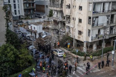 İran: İsrail'de 70'ten fazla noktaya füze saldırısı düzenledik