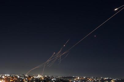 İran'ın saldırısının ardından İsrail'de şiddetli patlamalar duyuldu