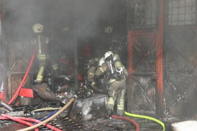 İstanbul'da 2 katlı iş yerinde çıkan yangın söndürüldü