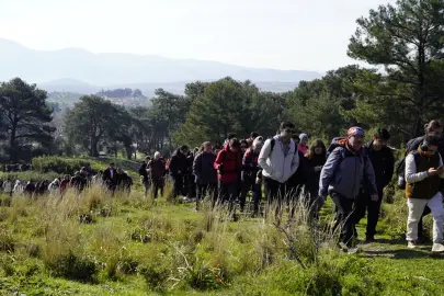 İzmir'de gençler baharı doğayla karşıladı