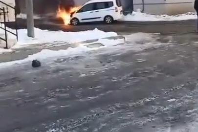 Kars’ta seyir halindeki araçta yangın paniği