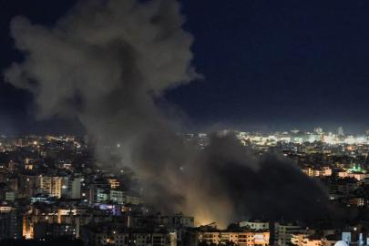 Katil İsrail'in Lübnan'da bir evi ve ambulansı hedef aldığı saldırıda 2'si sağlık çalışanı 3 kişi öldü