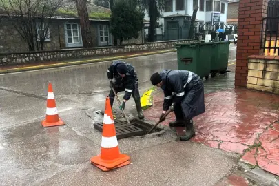 Kocaeli'de ekipler su baskını ve taşkın riskine karşı sahada