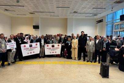 Mardin’de 47 çift dualar eşliğinde umreye uğurlandı