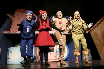 Mersin'de “Bisküvi Adam” oyunu Silifkeli miniklerle buluştu