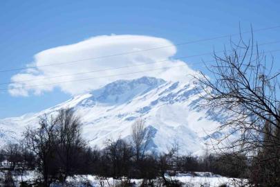 Munzur Dağı’nda mercek bulutu oluştu