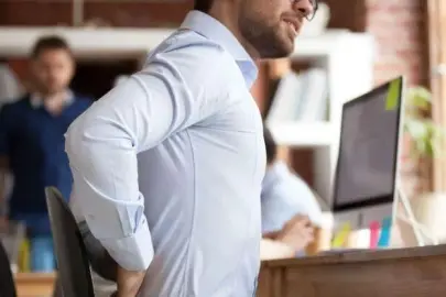 Ofis çalışanlarına uyarı! Hareketsiz yaşam omurga sağlığını tehdit ediyor