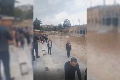 Şanlıurfa’da sağanak yağış Balıklıgöl’ü çamura buladı