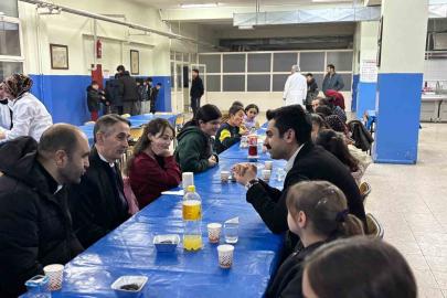 Susuz Kaymakamı Tutal, öğrencilerle iftarda buluştu
