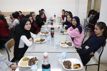 Tercan Kaymakamı öğrencilerle iftar sofrasında