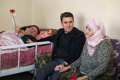 Vali Aygöl, kendisine patik hediye eden Hatun teyze ile bir araya geldi