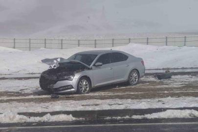 Van’da Kaymakamın bulunduğu otomobil kaza yaptı