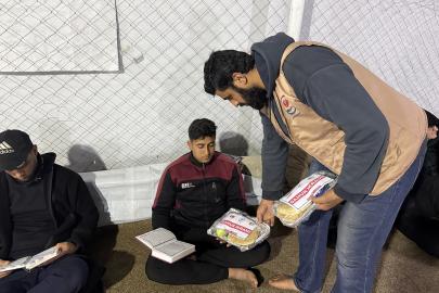 Yetimler Vakfı Gazzeli Müslümanlara sahur ikramında bulundu