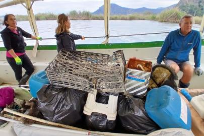 13 yıldır Dalyan Kanalı ve çevresini temizliyorlar