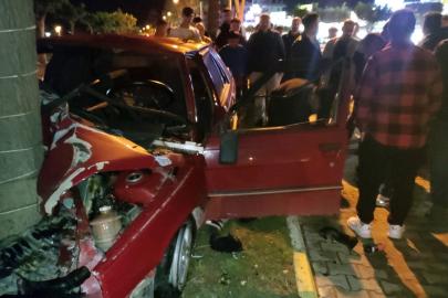 Ağaca çarpan otomobilin sürücüsü ağır yaralandı