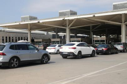 Bayram tatilinde gümrük kapılarından 323 bin yolcu girişçıkış yaptı