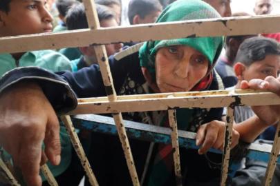 Gazze’de insani kriz: İnsanlar ailelerine bir parça ekmek bulabilmek için çaresizce mücadele ediyor