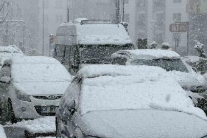 Hakkari’de 60 yerleşim yerinin yolu kapandı