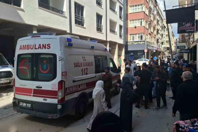 İş makinesinin çarptığı seyyar satıcı yaralandı