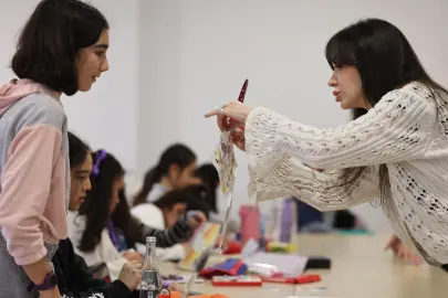 İzmir’de çocuklar kitaplarını yazıp çizdi