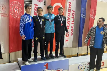 Konyalı güreşçiler madalyaları topladı