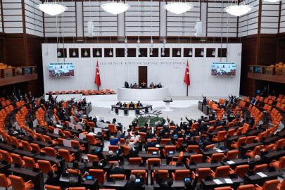Meclis'te yoğun gündem: Doğum izni, sosyal medya kısıtlaması...