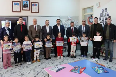 Öğrencilere okuma kitabı desteği