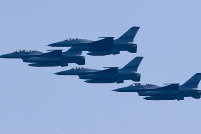 Savaş uçaklarının pilotlar fotoğraf çekerken çarpıştığı ortaya çıktı