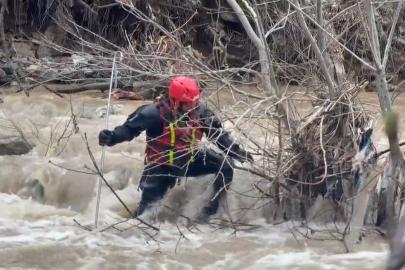 Şemdinli’de dereye düşen çocuğu arama çalışmaları sürüyor