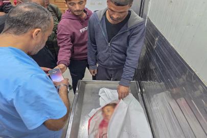 Siyonistler Gazze'de küçük kız çocuğunu şehit etti