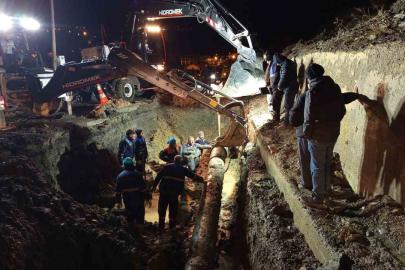 Toprak kayması su hattını vurdu