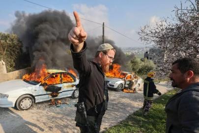 Yahudi çeteler, Filistinlilerin ev ve araçlarını yaktı