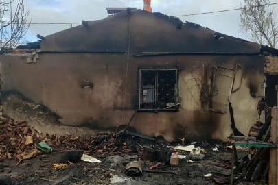 Yanan ev kullanılamaz hale geldi