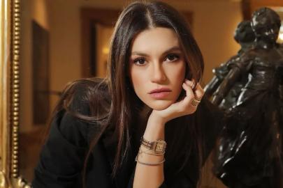 Yüsra Geyik’ten set itirafı: Öpüşürken durmak daha beter